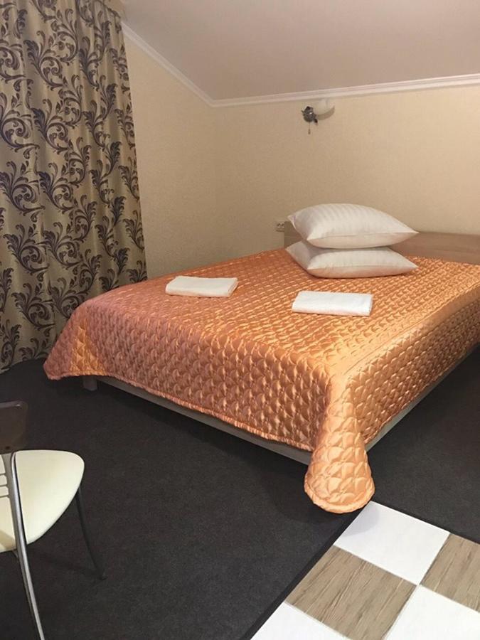 Veles Hotel Brovary Bagian luar foto