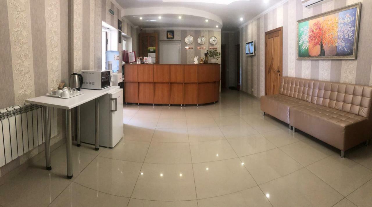 Veles Hotel Brovary Bagian luar foto
