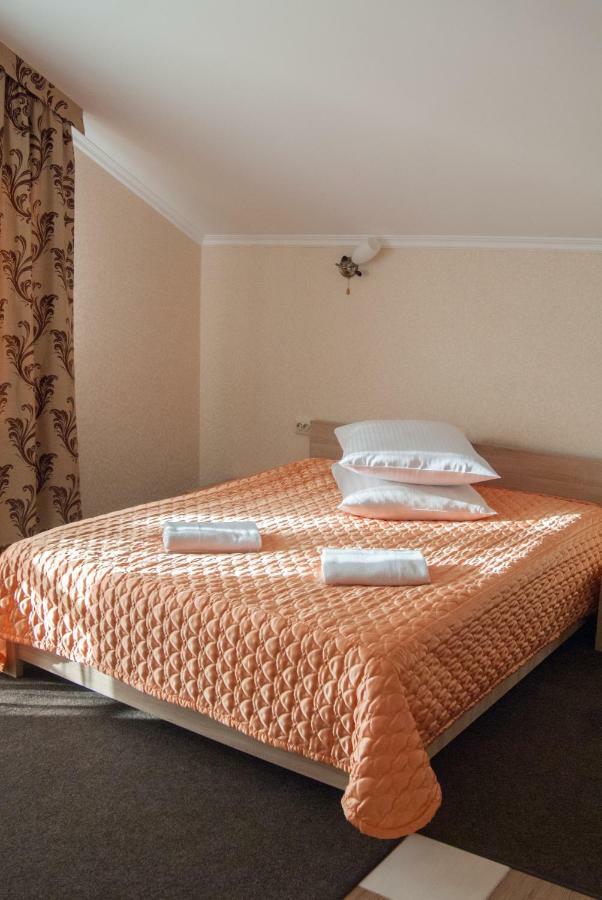 Veles Hotel Brovary Bagian luar foto