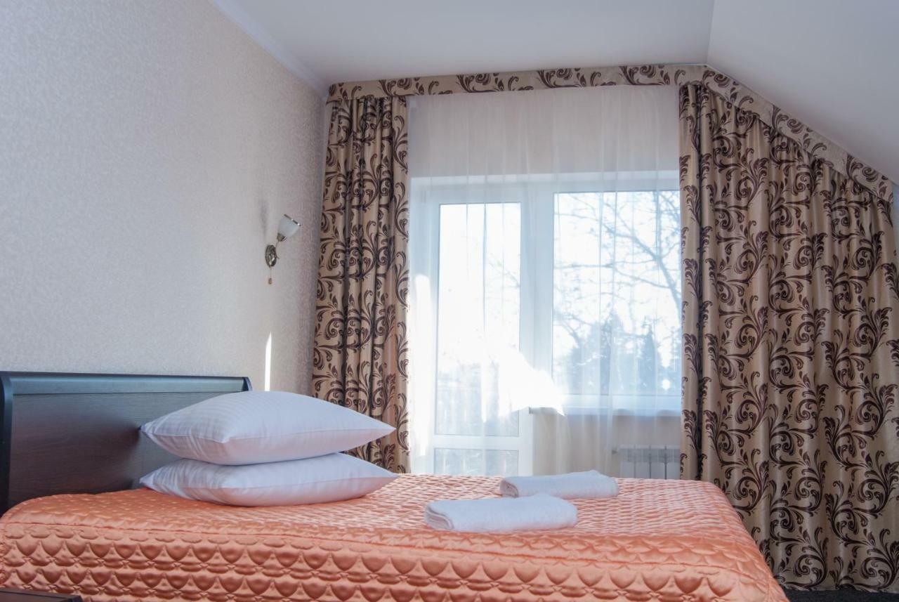 Veles Hotel Brovary Bagian luar foto