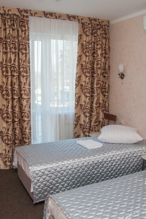 Veles Hotel Brovary Bagian luar foto