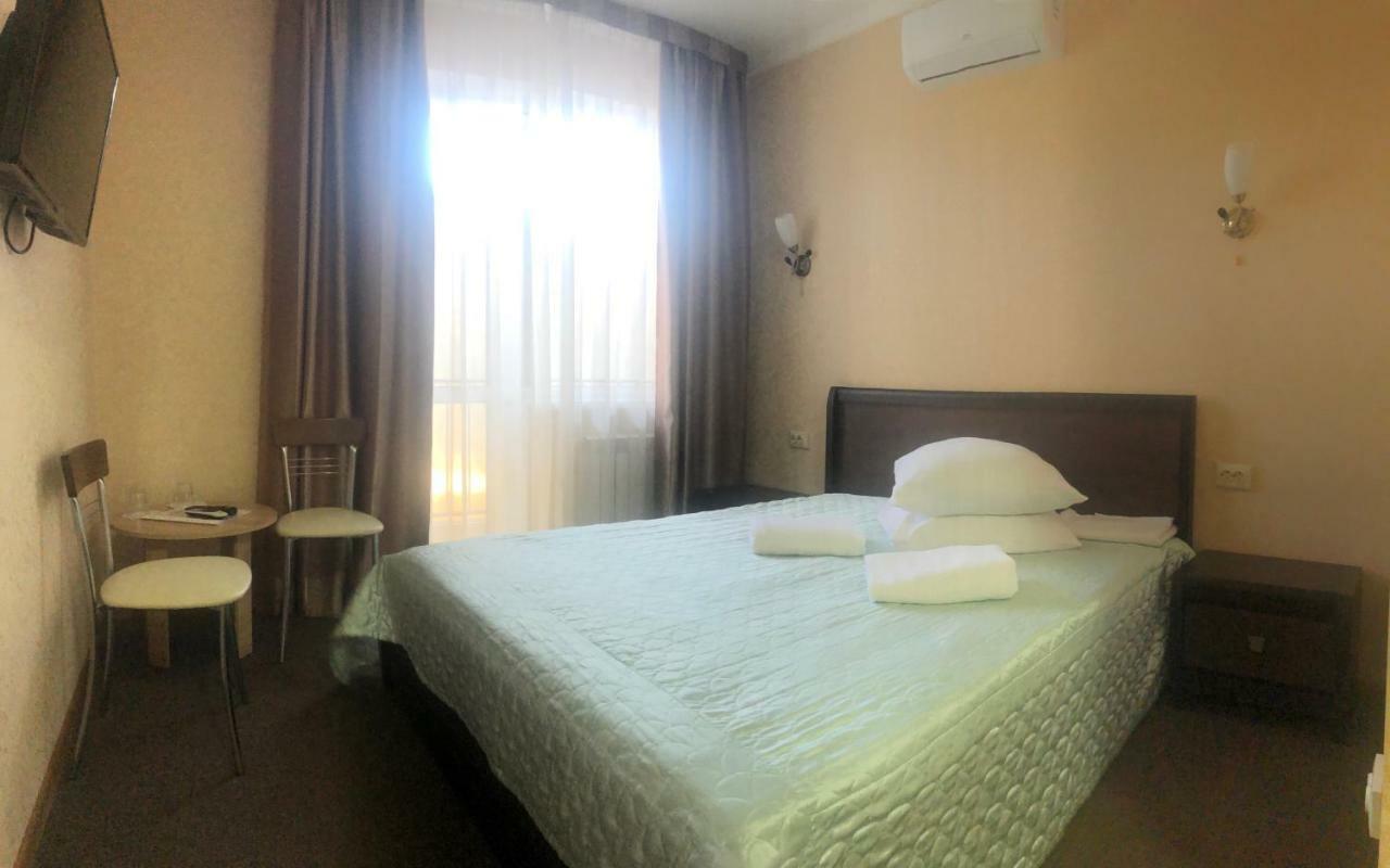 Veles Hotel Brovary Bagian luar foto