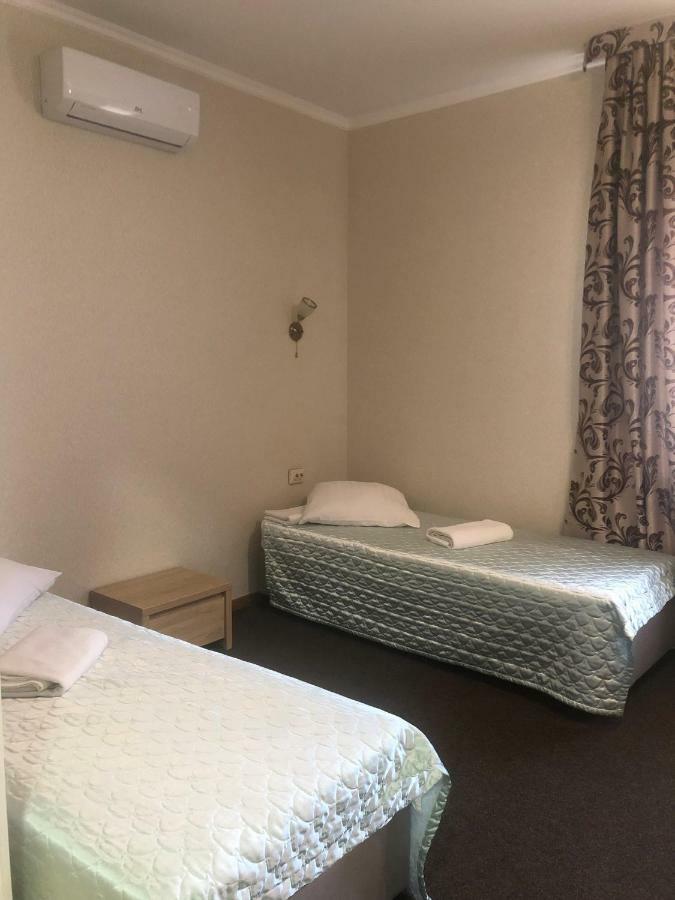 Veles Hotel Brovary Bagian luar foto