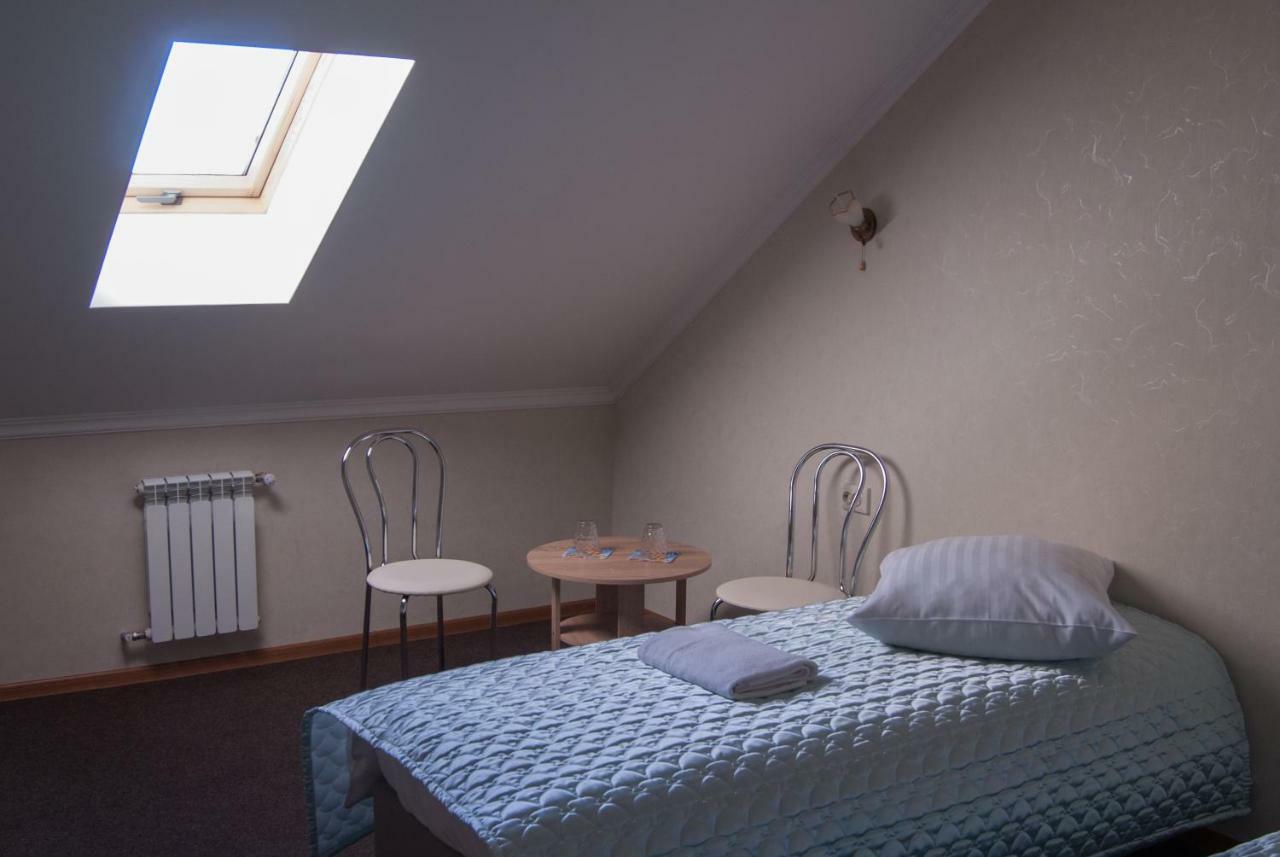Veles Hotel Brovary Bagian luar foto