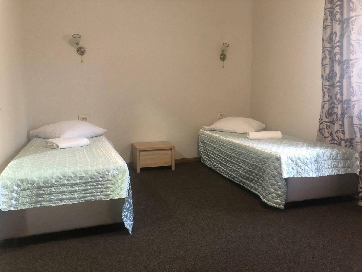 Veles Hotel Brovary Bagian luar foto