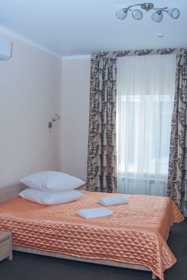 Veles Hotel Brovary Bagian luar foto