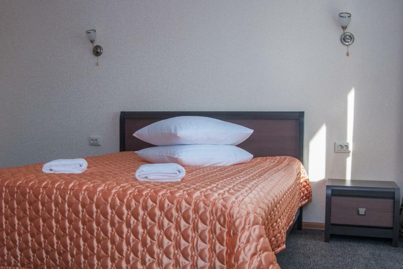 Veles Hotel Brovary Bagian luar foto