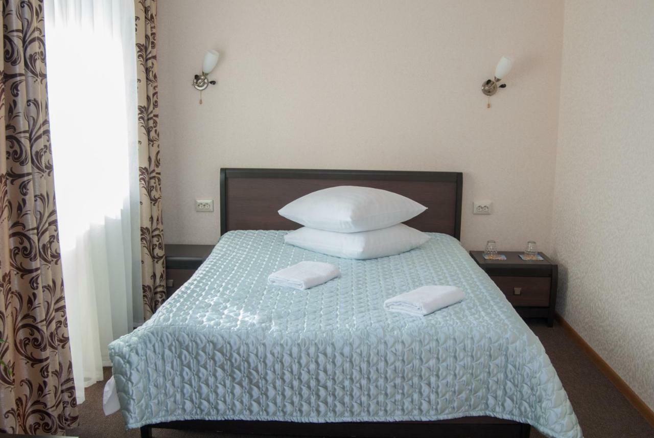 Veles Hotel Brovary Bagian luar foto