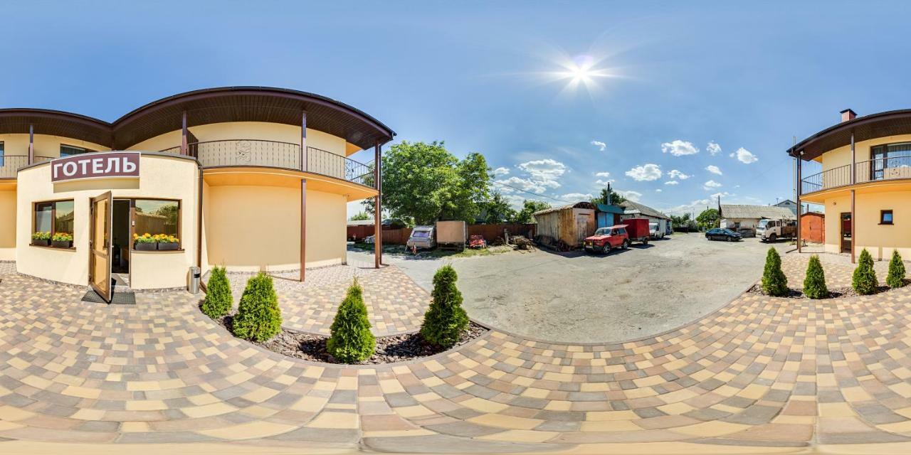 Veles Hotel Brovary Bagian luar foto